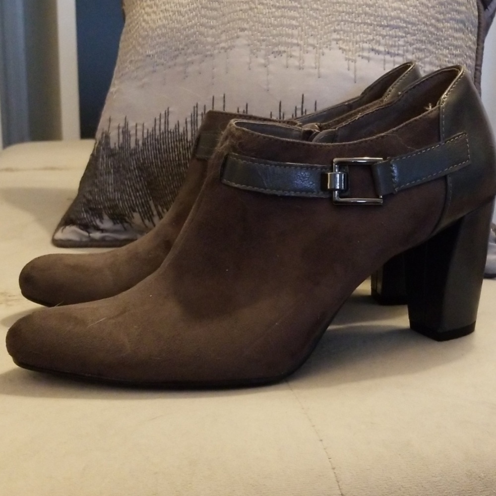 Aerosoles Grey Suede and Leather Booties size 10
